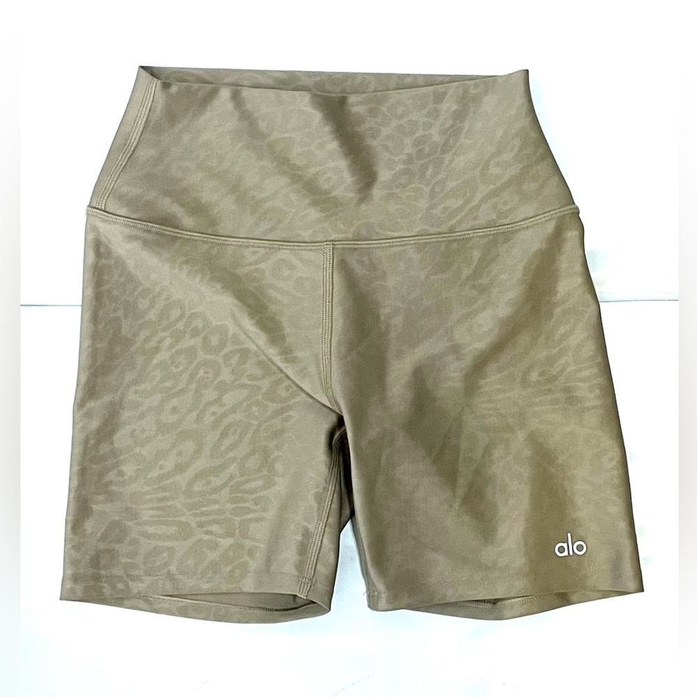 ALO Yoga Women's Leopard Print Tan Light Brown Bike Shorts XS